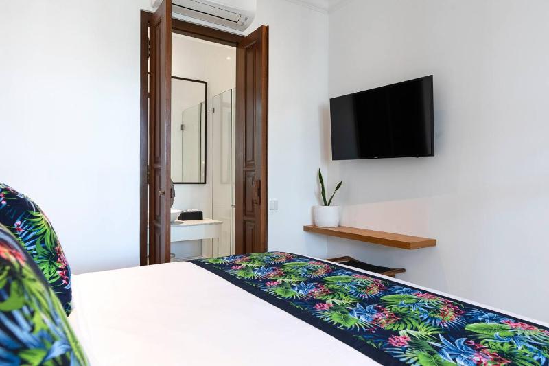 Gorgeous 2 Bed Pool Villa Walk to Seminyak Beach - image 5