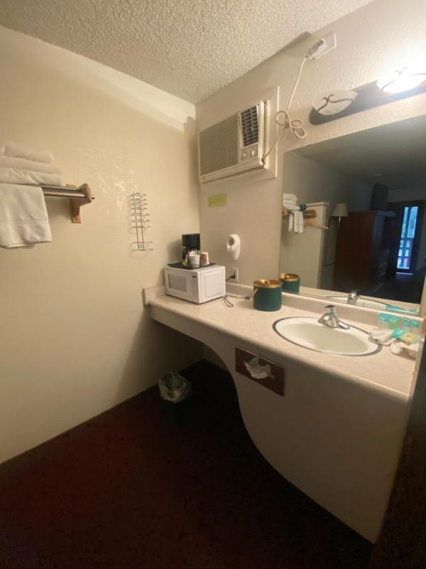King Room image 3