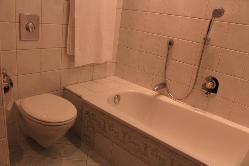Double Room image 3