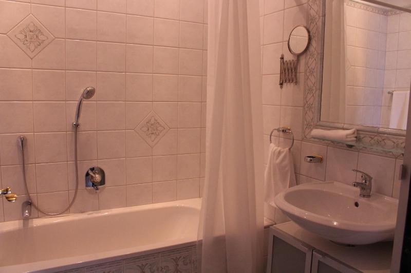 Quadruple Room image 3