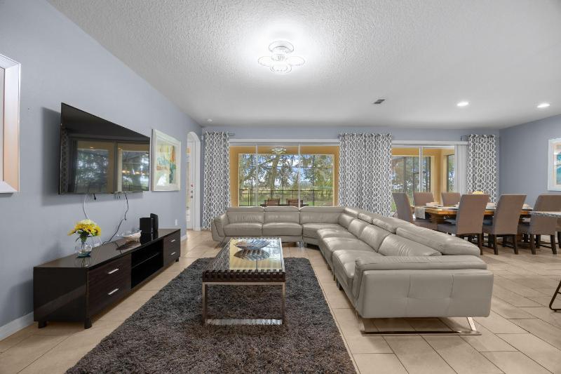 Gorgeous 9BD sleeps 24 in the Solterra Resort! home - image 25