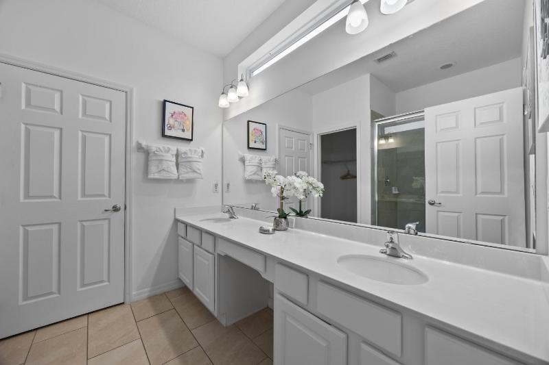 Gorgeous 9BD sleeps 24 in the Solterra Resort! home - image 24