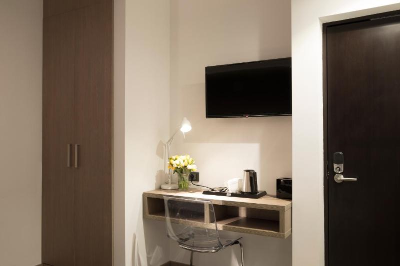 Deluxe Double or Twin Room image 3