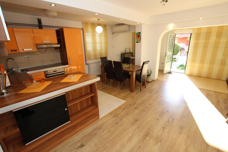 Deluxe Apartment image 1