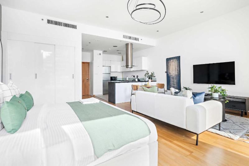 Silkhaus Vacation Homes cozy Studio at Al Bandar Marina with gym - image 9