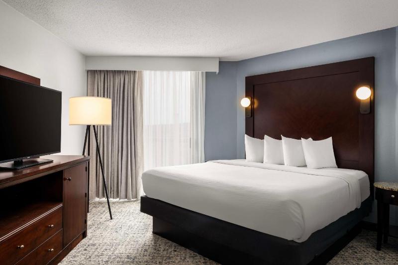 Executive King Suite - Non-Smoking image 4