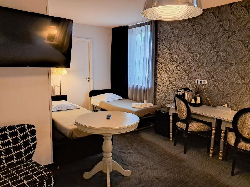 Prestige Family Room image 2
