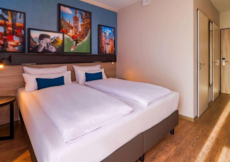 Premium Room with One Double Bed image 4