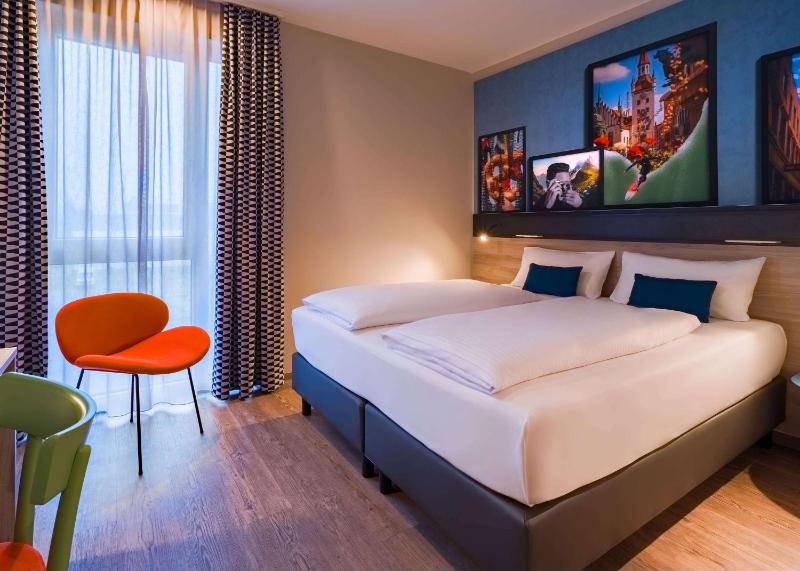 Deluxe Double Room with One Double Bed image 1