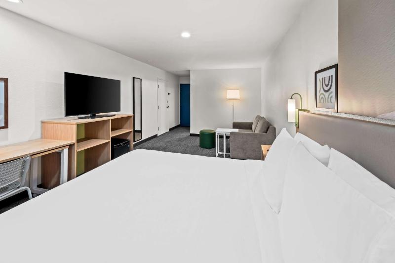 King Room image 4