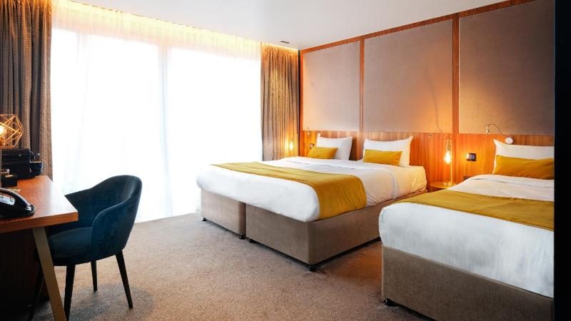 Triple Room with Balcony image 1