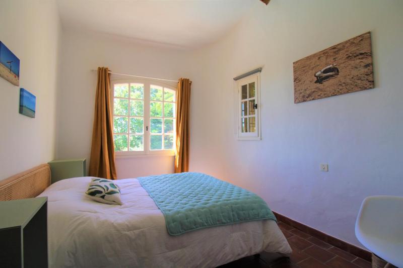 La Villa Tara 4 chambres piscine privée vue panoramique sur les collines de Grimaud - image 8
