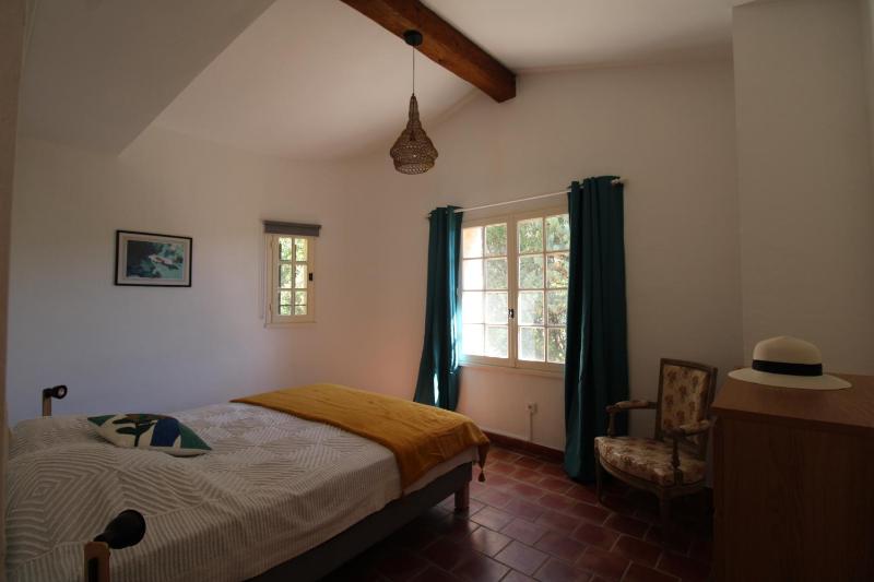 La Villa Tara 4 chambres piscine privée vue panoramique sur les collines de Grimaud - image 11