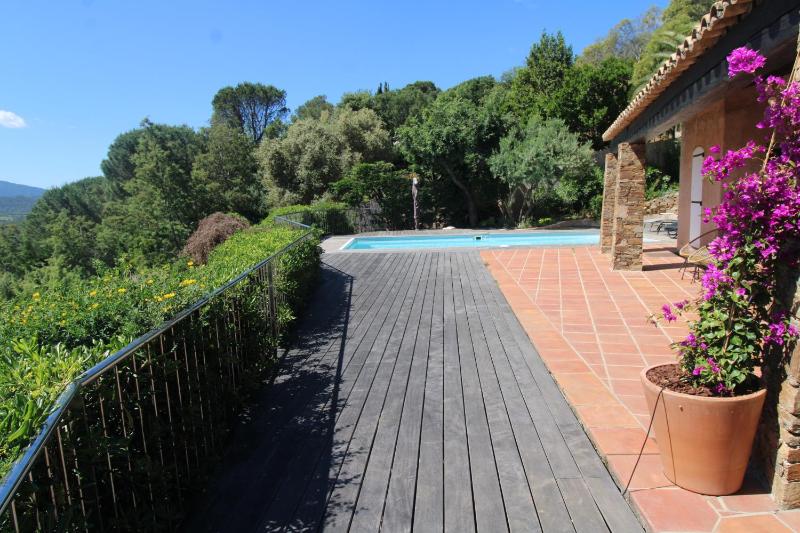 La Villa Tara 4 chambres piscine privée vue panoramique sur les collines de Grimaud - image 9