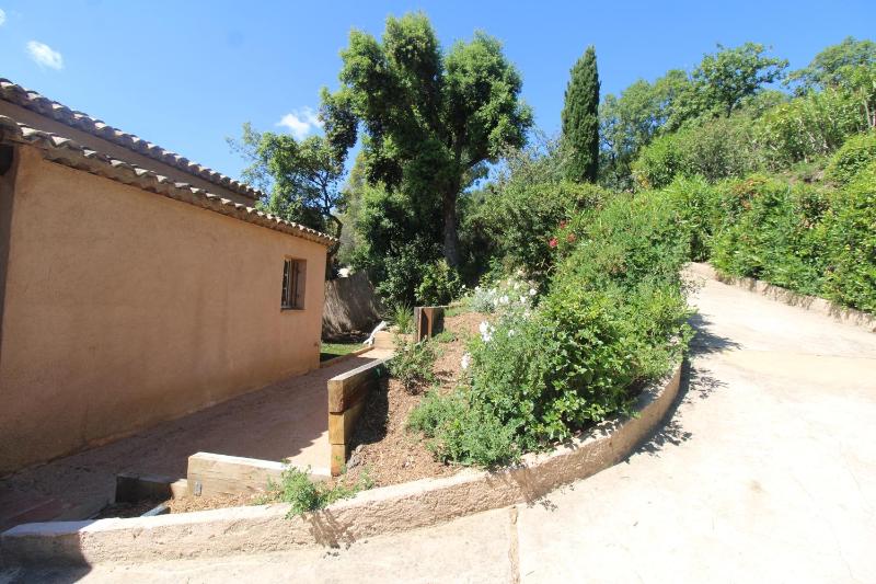 La Villa Tara 4 chambres piscine privée vue panoramique sur les collines de Grimaud - image 14