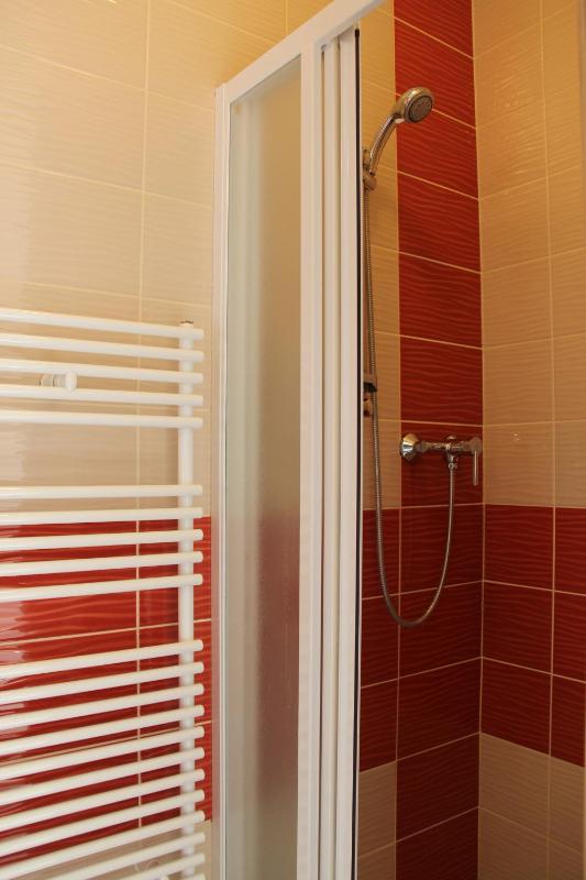 One-Bedroom Apartment with Terrace (3 Adults) image 3