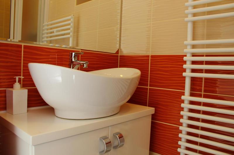 One-Bedroom Apartment with Terrace (3 Adults) image 4