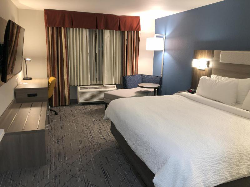 Standard King Room with Extra Space image 1