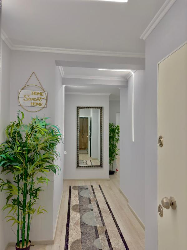 Sea & City Apartment Durrës - image 5
