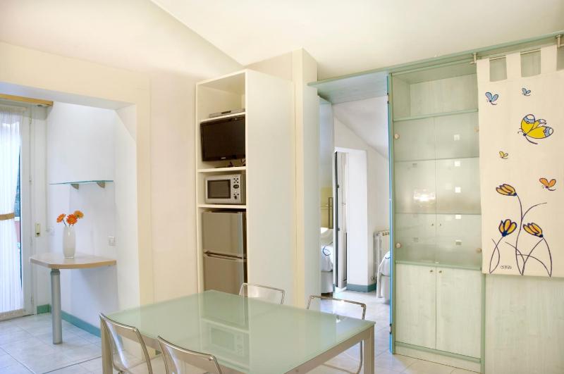 Two-Bedroom Deluxe Apartment with Balcony image 4