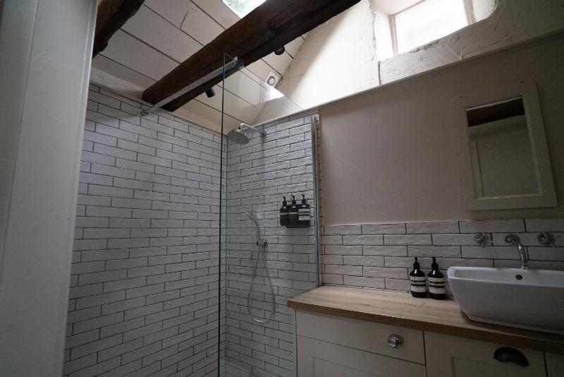 One-Bedroom Cottage image 3