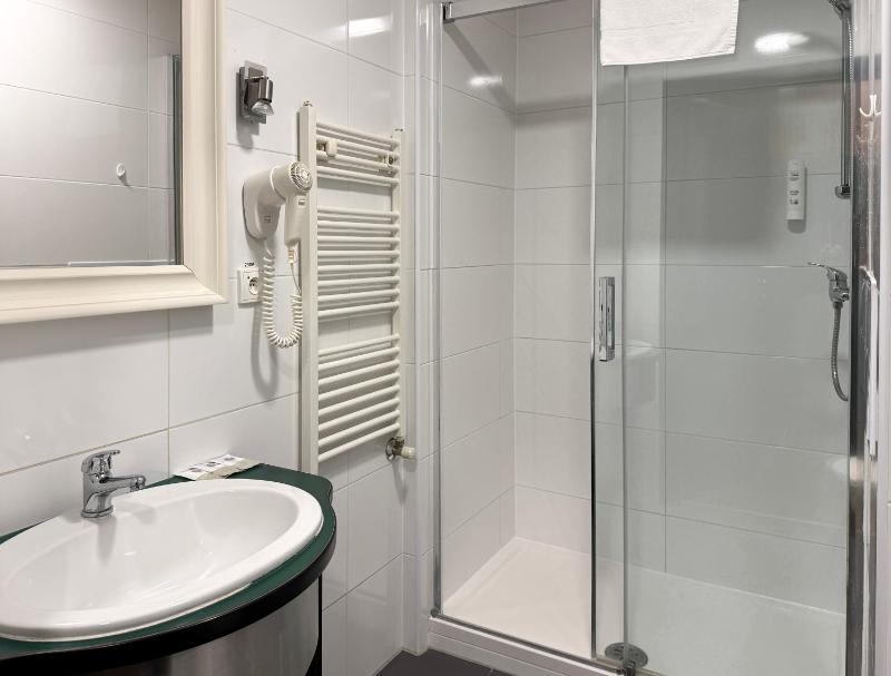 Rooftop Comfort Room image 2