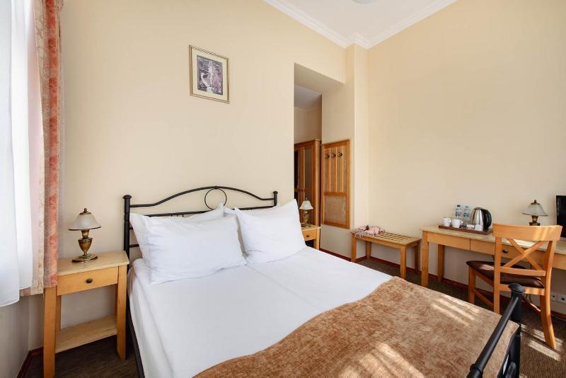 Economy Double Room image 3