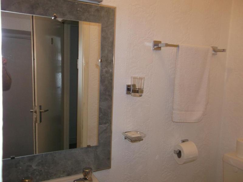 Double Room with Private Bathroom image 3