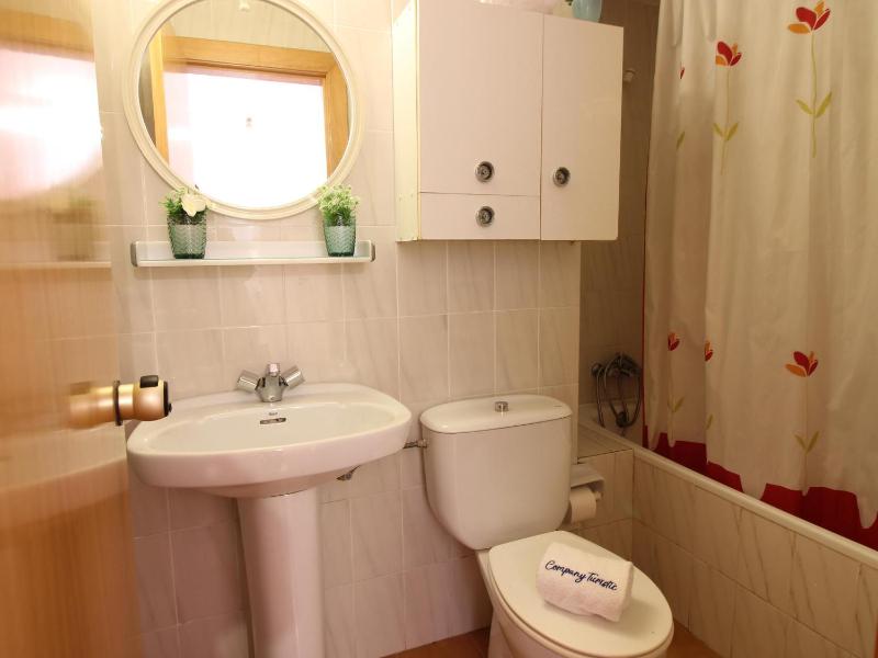 Apartamento céntrico con terraza y acceso cercano a la playa bares y mercado en Empuriabrava - ES-228-181 - image 2