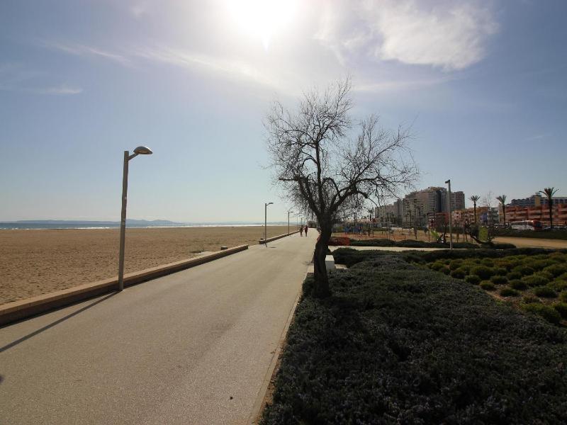 Apartamento céntrico con terraza y acceso cercano a la playa bares y mercado en Empuriabrava - ES-228-181 - image 12