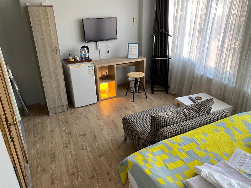 Standard Double Room image 3