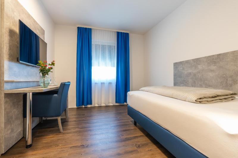 Standard Single Room image 4