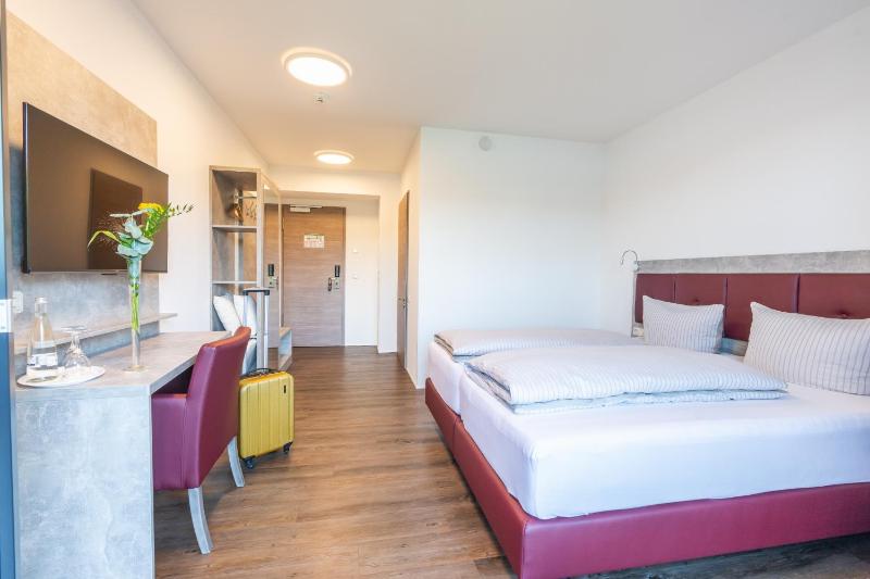 Double Room with Lake View image 2