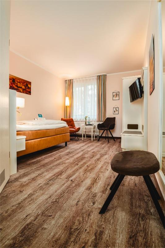 Single Room with Forest View image 4