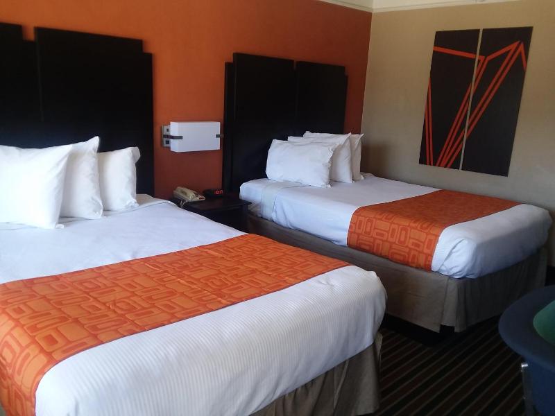 Double Room with Two Double Beds - Smoking image 1