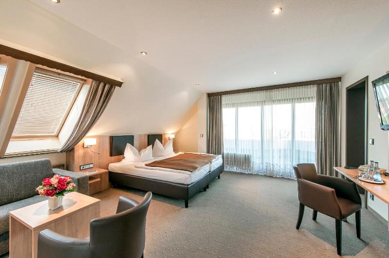 Double Room image 4