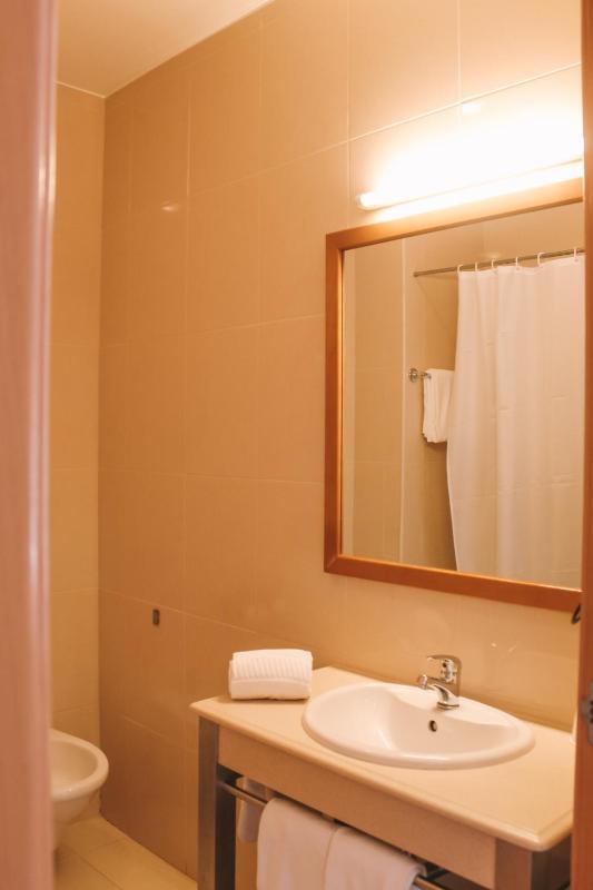 Double or Twin Room image 2