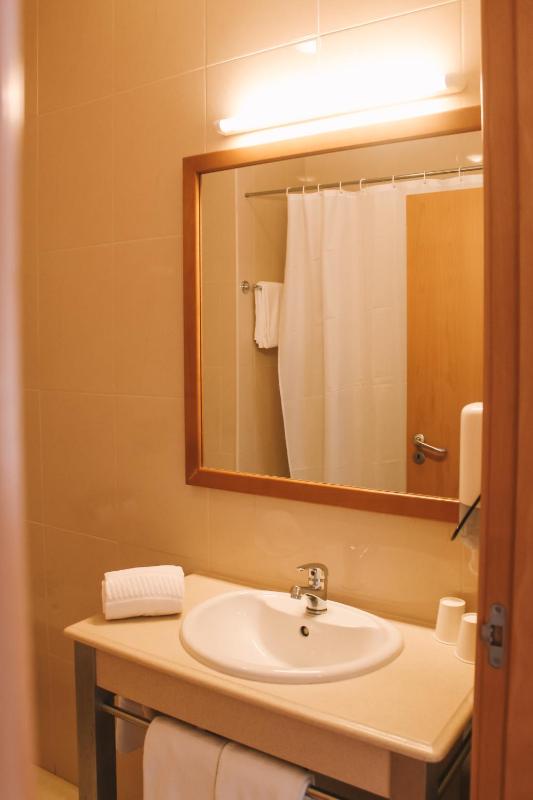 Double or Twin Room image 3