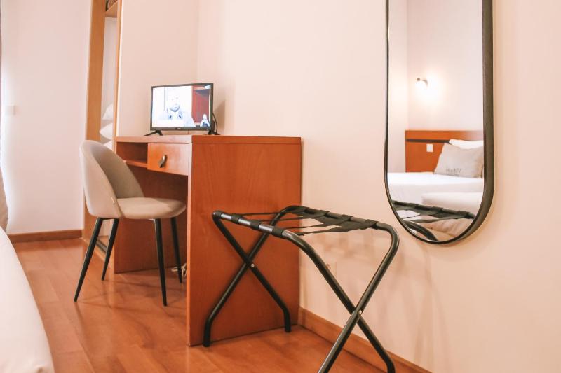 Single Room image 4
