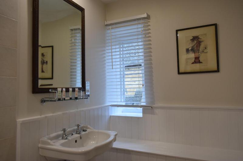 Deluxe Double Room image 3