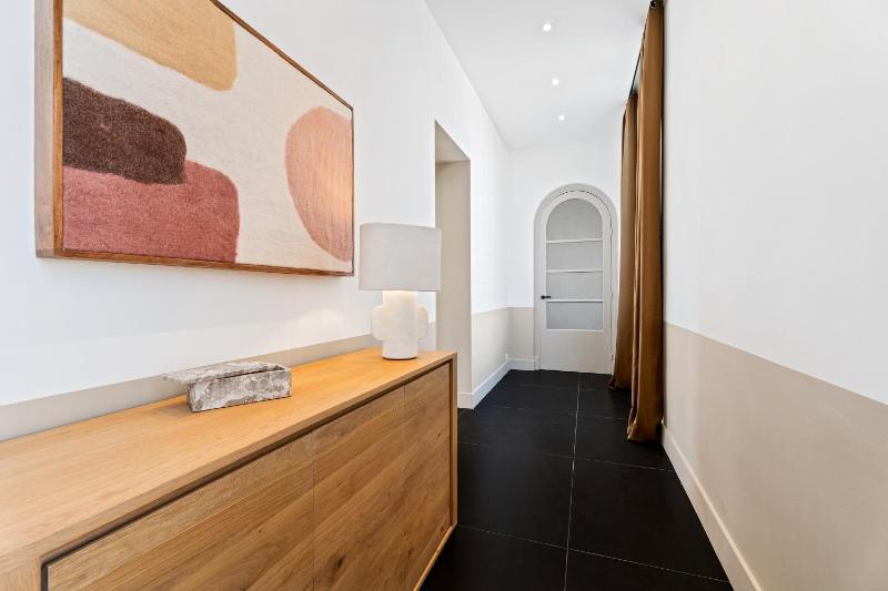 Nice Renting - VICTOR - Historic Palace Luxury 3 Bedrooms - image 2