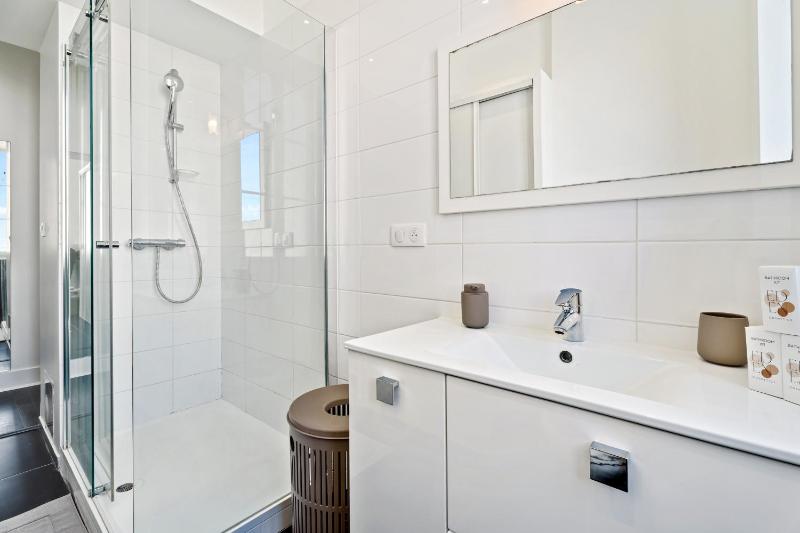 Nice Renting - VICTOR - Historic Palace Luxury 3 Bedrooms - image 15