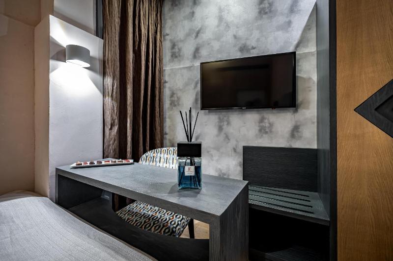 Economy Double Room image 2