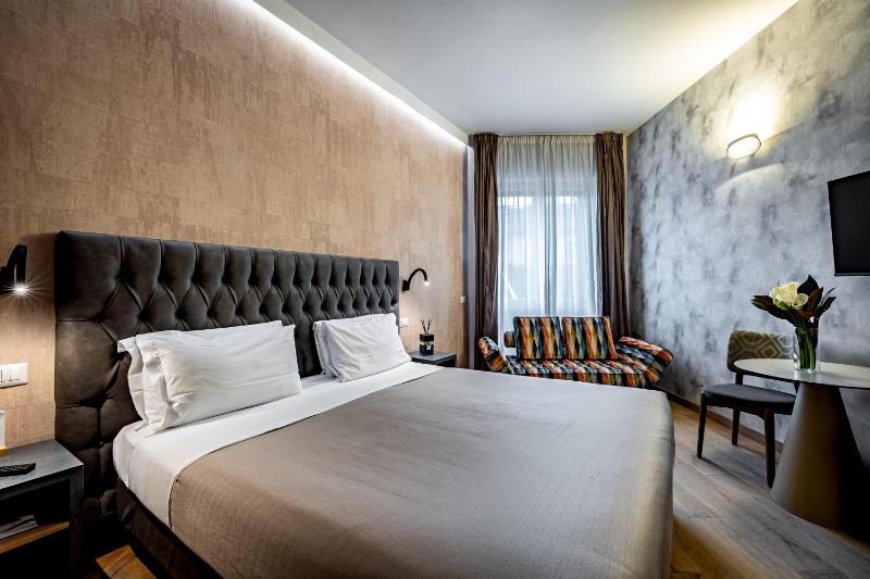 Large Double Room image 1