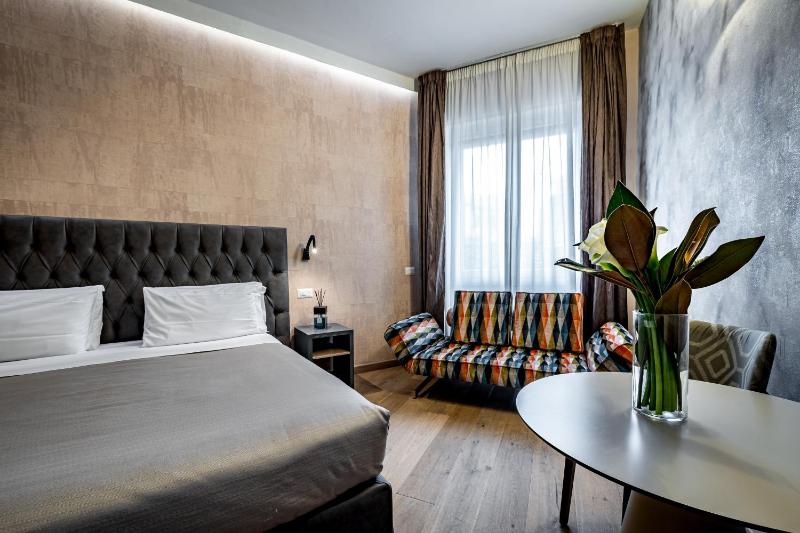 Large Double Room image 4