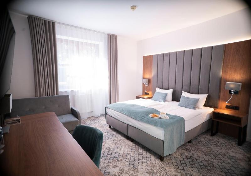 Premium Double Room image 4