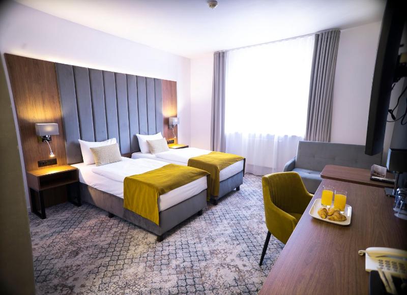 Premium Double Room image 3