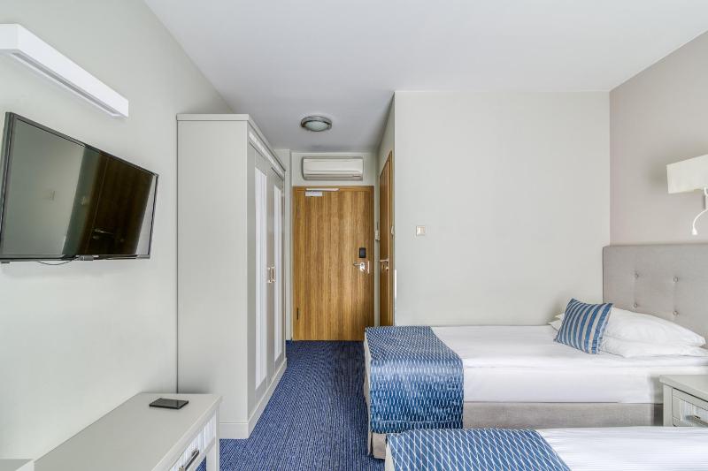 Twin Room image 2