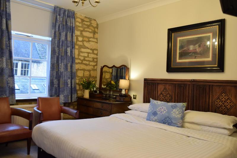 Classic Twin Room image 1