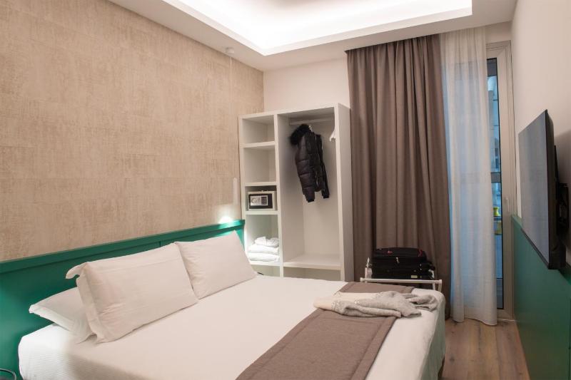 Double Room with Hot Tub with an internal view in the gallery image 2